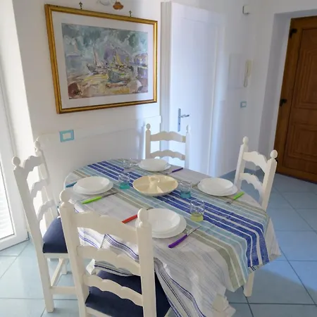 Un Angolo Di Mare...nel Centro Di Ischia! * 이스키아