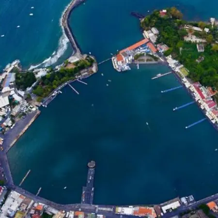 Un Angolo Di Mare...nel Centro Di Ischia! Casa vacanze *