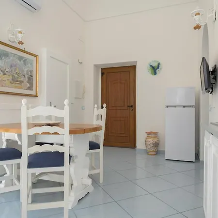 Un Angolo Di Mare...nel Centro Di Ischia! Hébergement de vacances