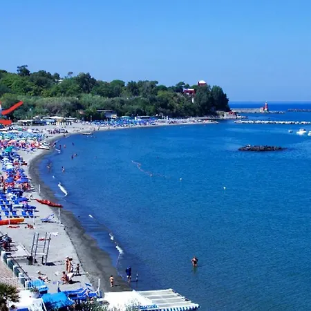 Hébergement de vacances Un Angolo Di Mare...nel Centro Di Ischia! Ischia